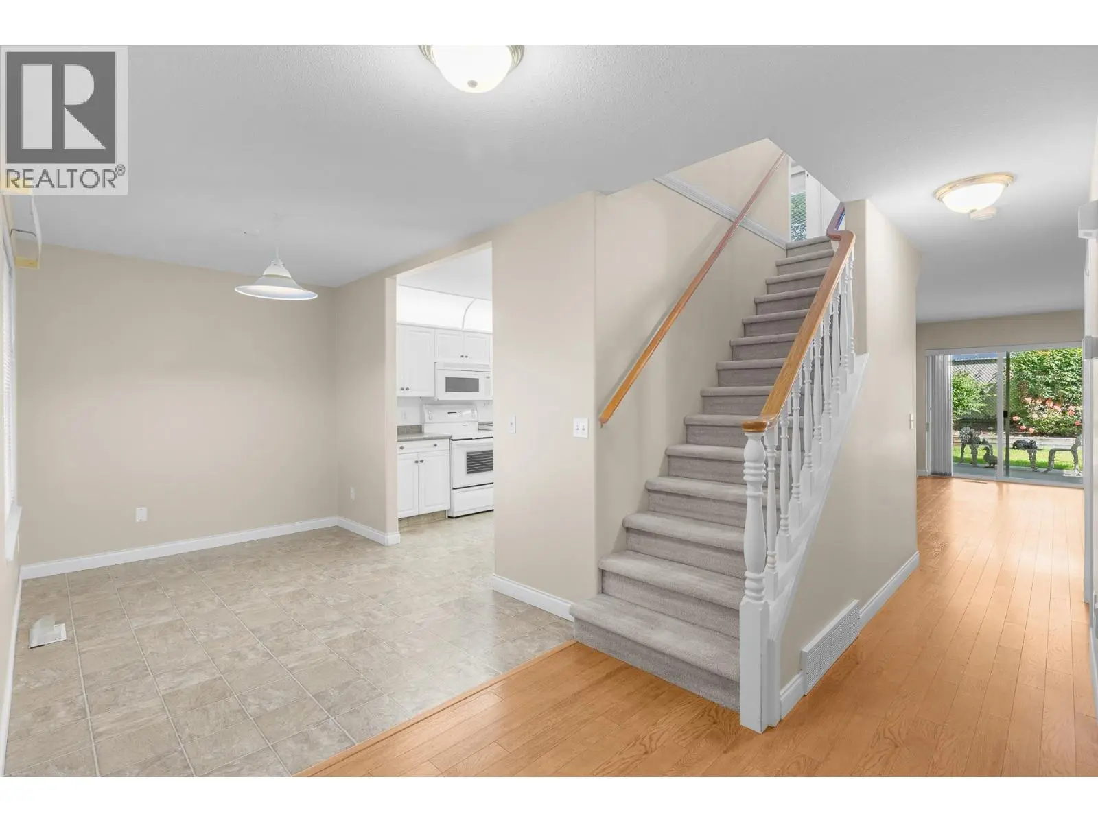 1800 Parkview Crescent Unit# 10. Kelowna, British Columbia