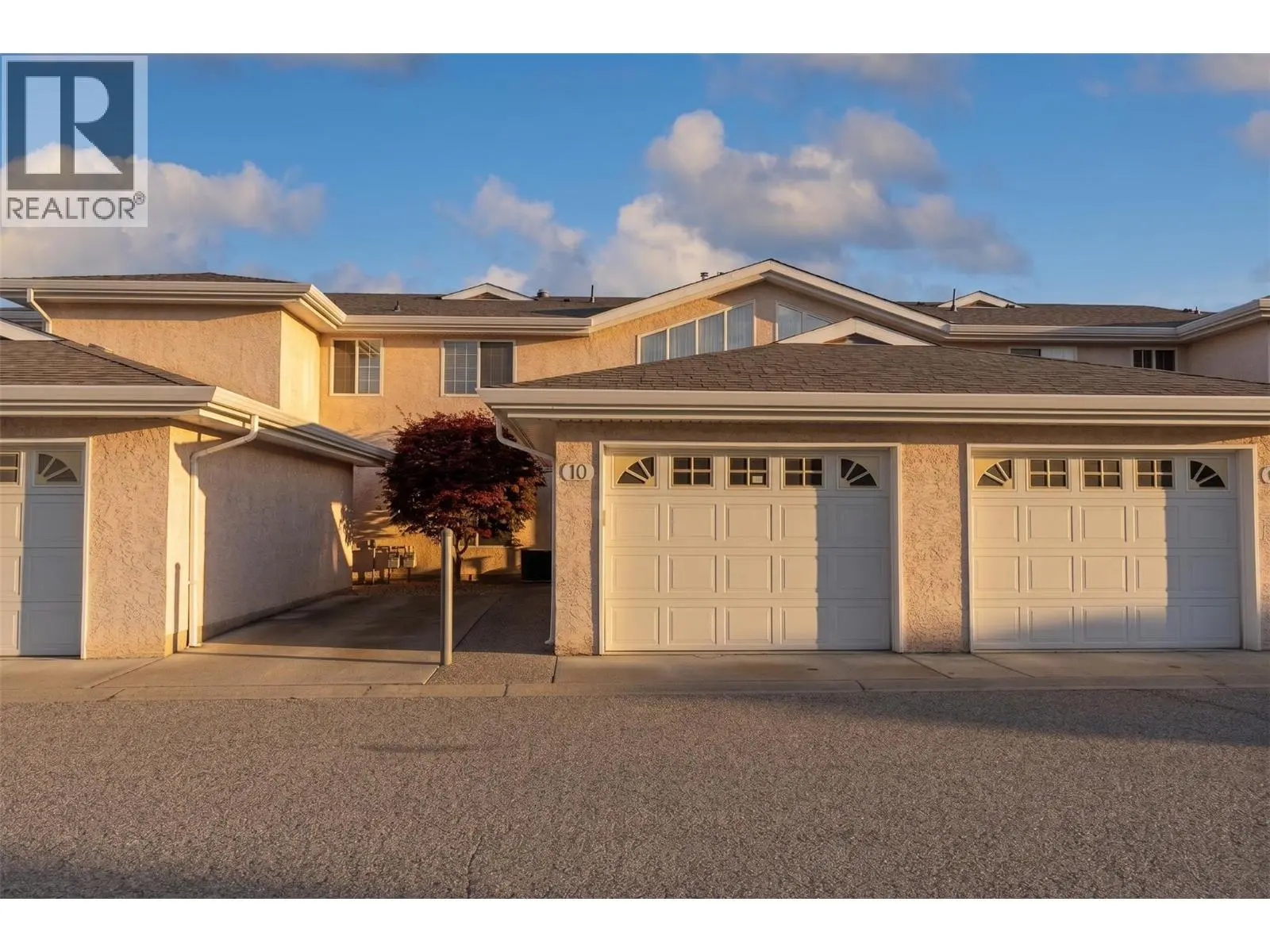 1800 Parkview Crescent Unit# 10. Kelowna, British Columbia
