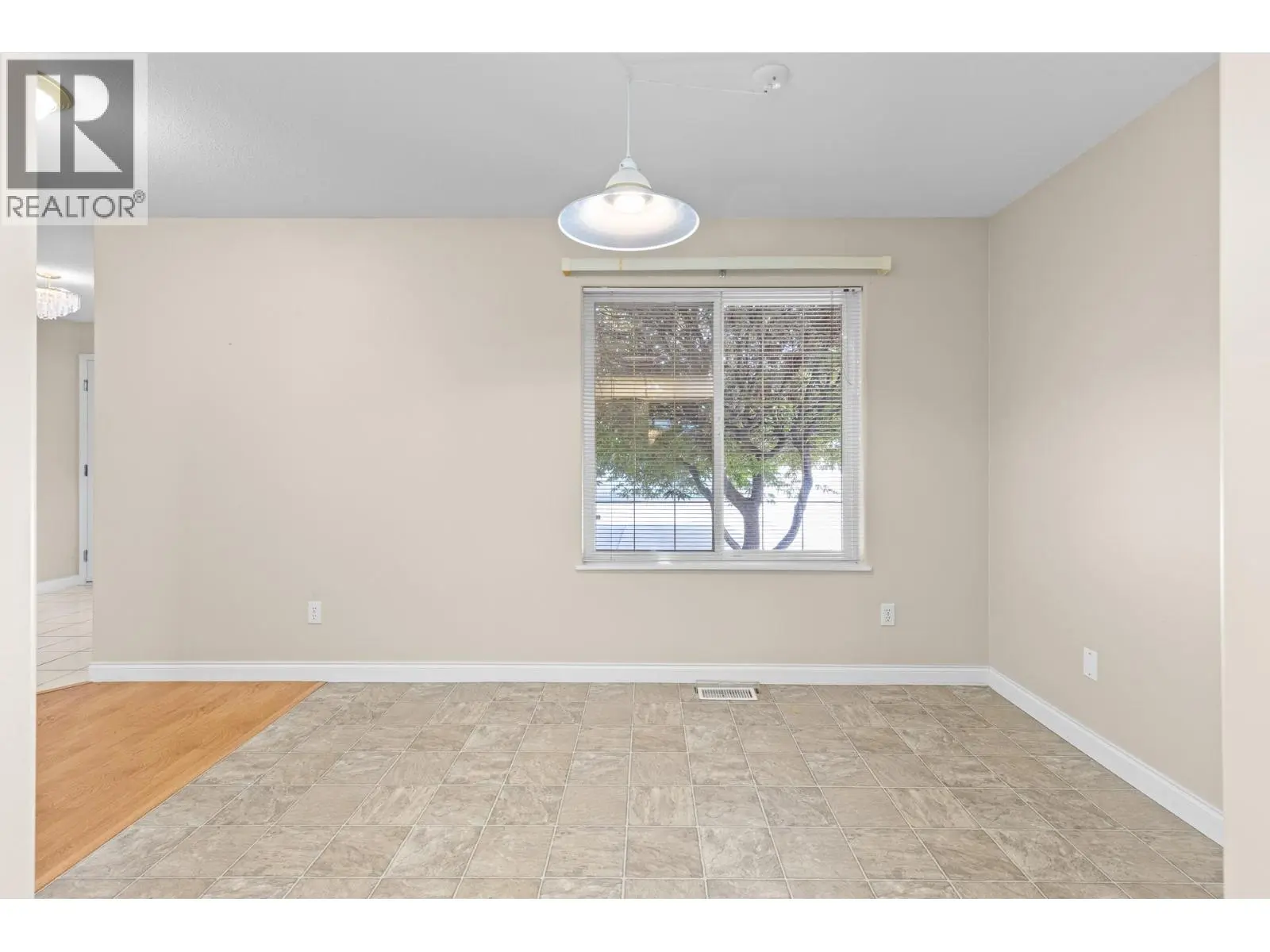 1800 Parkview Crescent Unit# 10. Kelowna, British Columbia