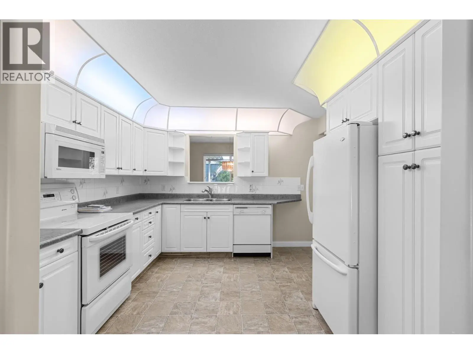 1800 Parkview Crescent Unit# 10. Kelowna, British Columbia