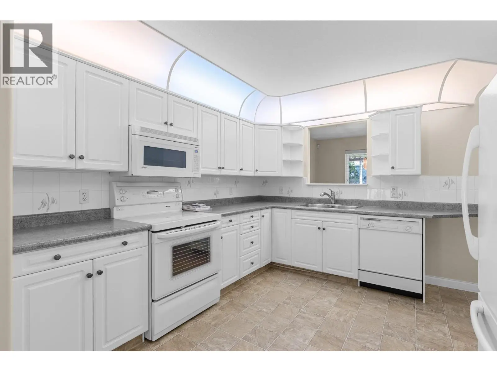 1800 Parkview Crescent Unit# 10. Kelowna, British Columbia