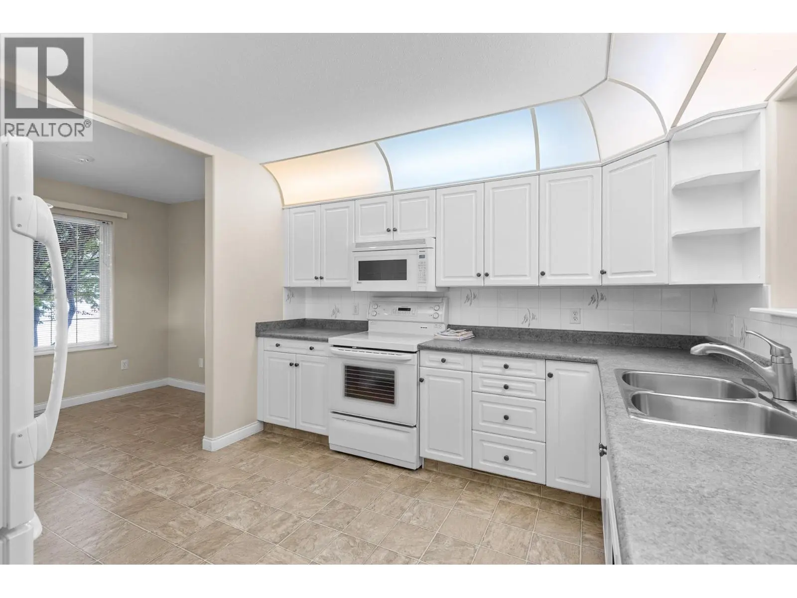 1800 Parkview Crescent Unit# 10. Kelowna, British Columbia