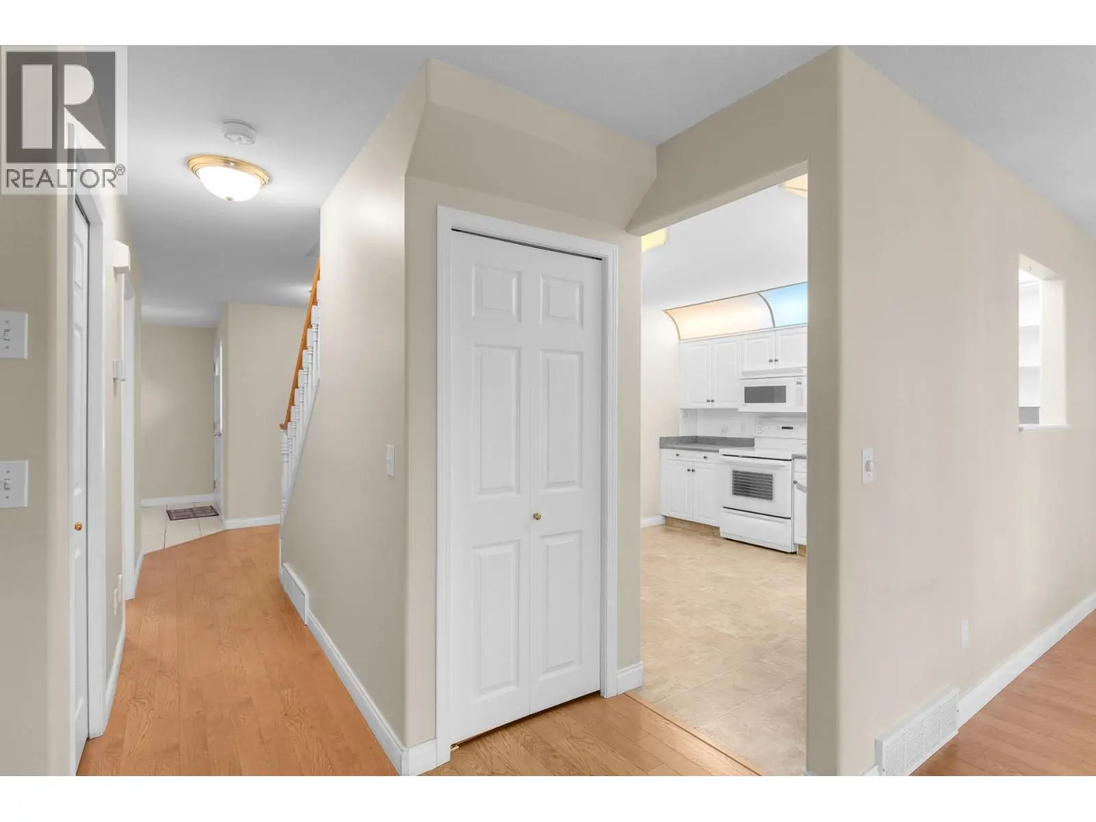 1800 Parkview Crescent Unit# 10. Kelowna, British Columbia