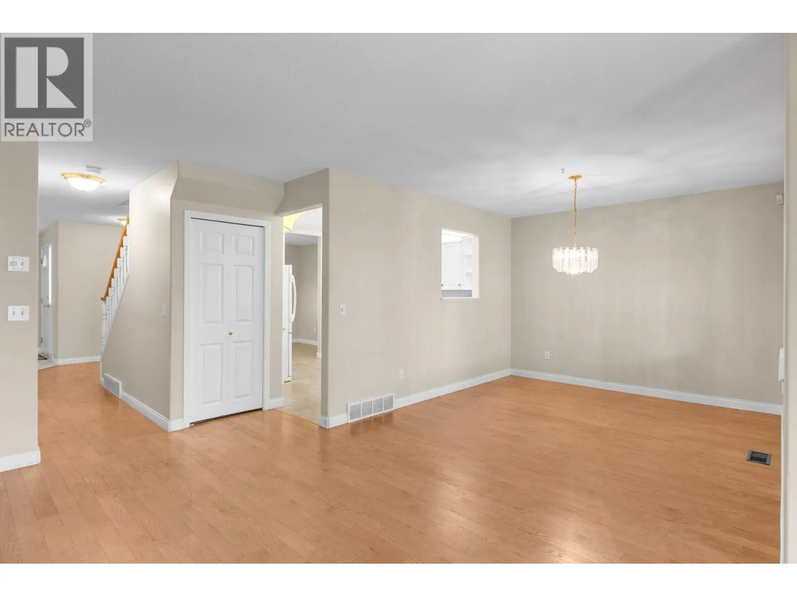 1800 Parkview Crescent Unit# 10. Kelowna, British Columbia