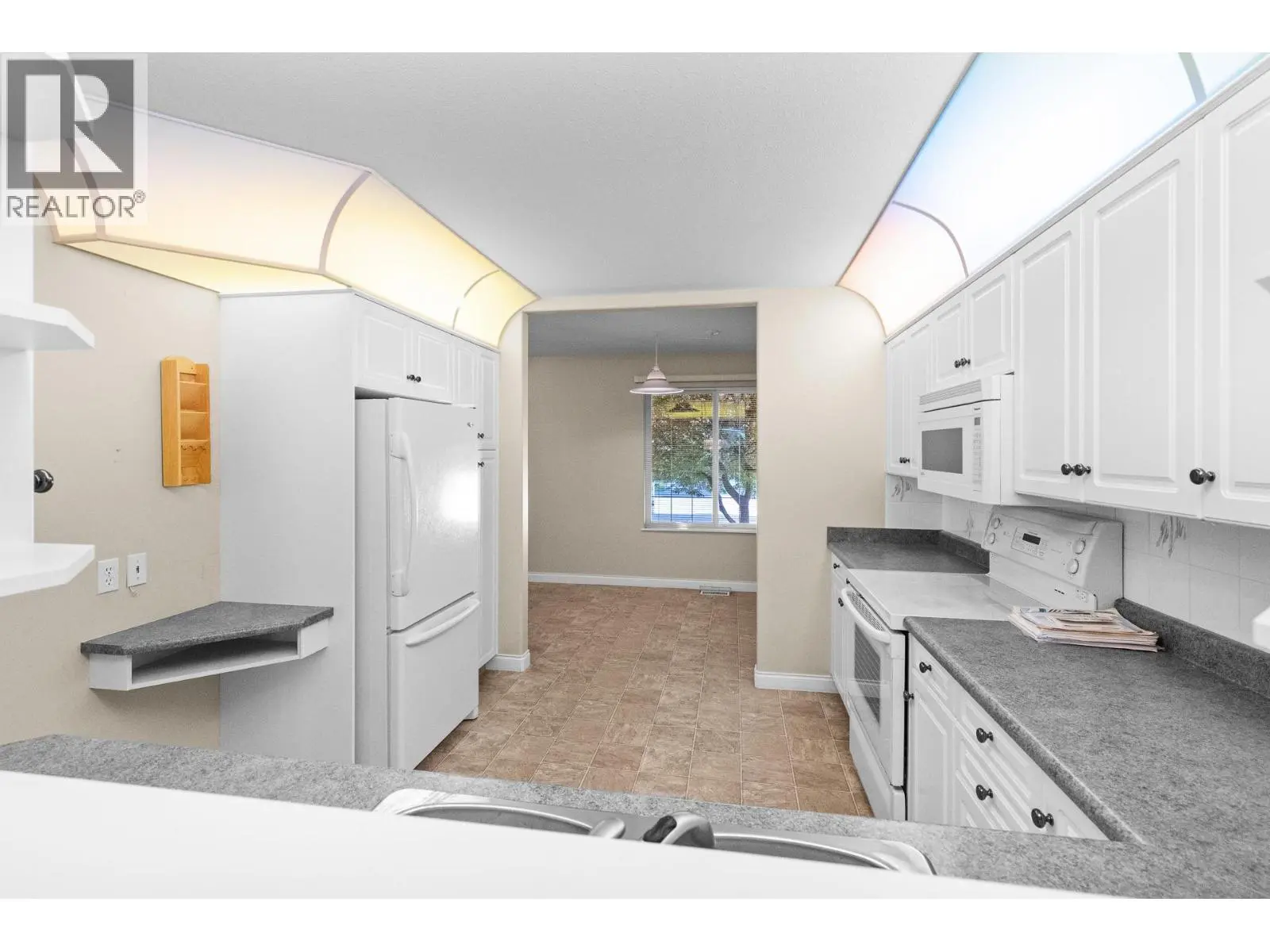 1800 Parkview Crescent Unit# 10. Kelowna, British Columbia