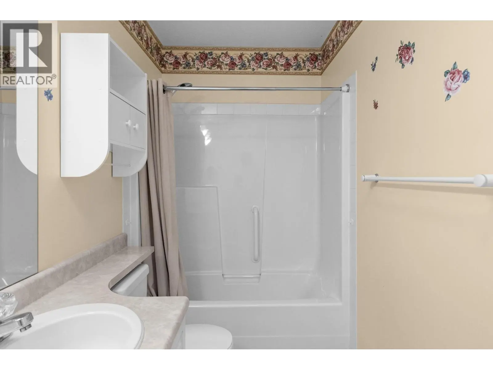 1800 Parkview Crescent Unit# 10. Kelowna, British Columbia