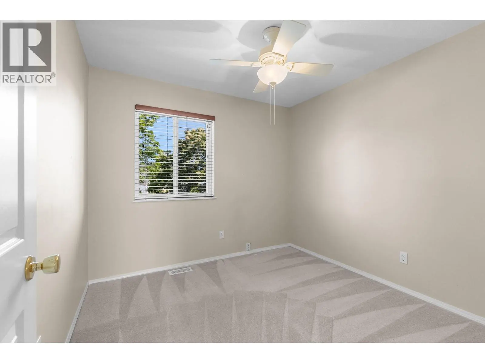 1800 Parkview Crescent Unit# 10. Kelowna, British Columbia