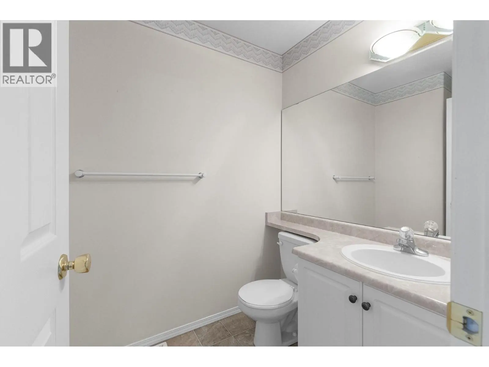 1800 Parkview Crescent Unit# 10. Kelowna, British Columbia