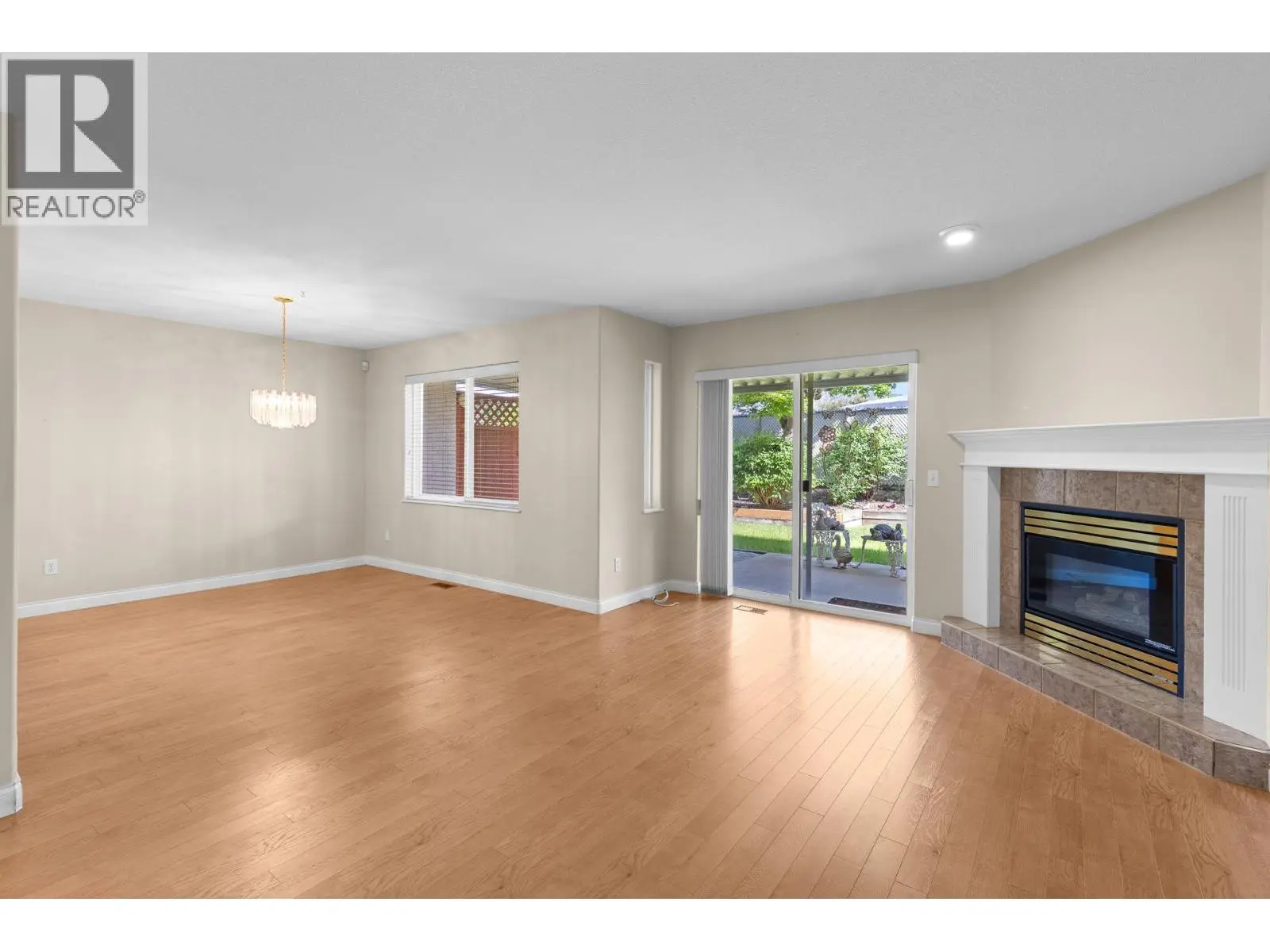 1800 Parkview Crescent Unit# 10. Kelowna, British Columbia