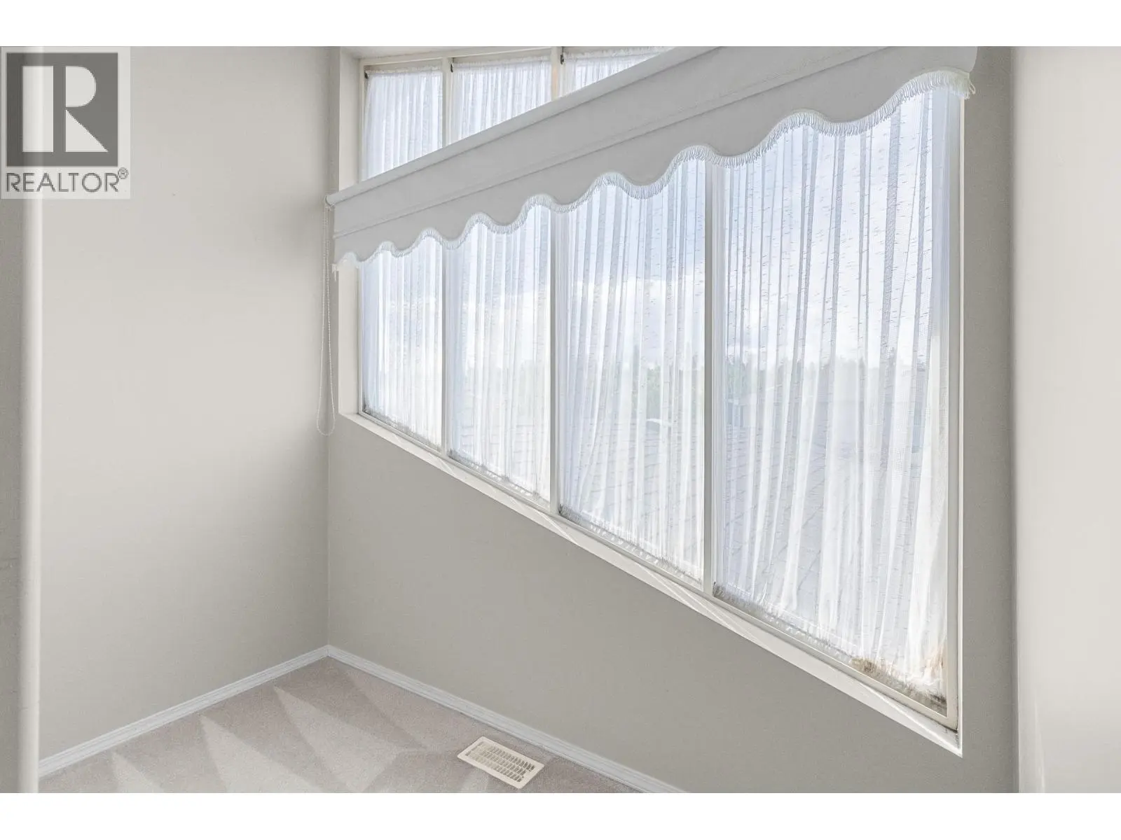 1800 Parkview Crescent Unit# 10. Kelowna, British Columbia