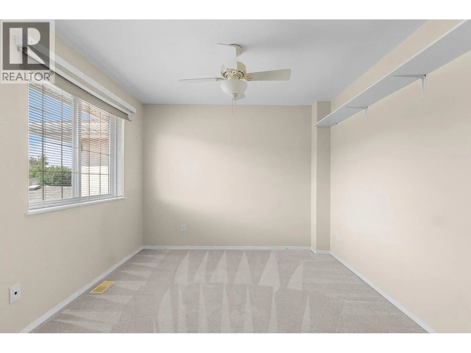 1800 Parkview Crescent Unit# 10. Kelowna, British Columbia