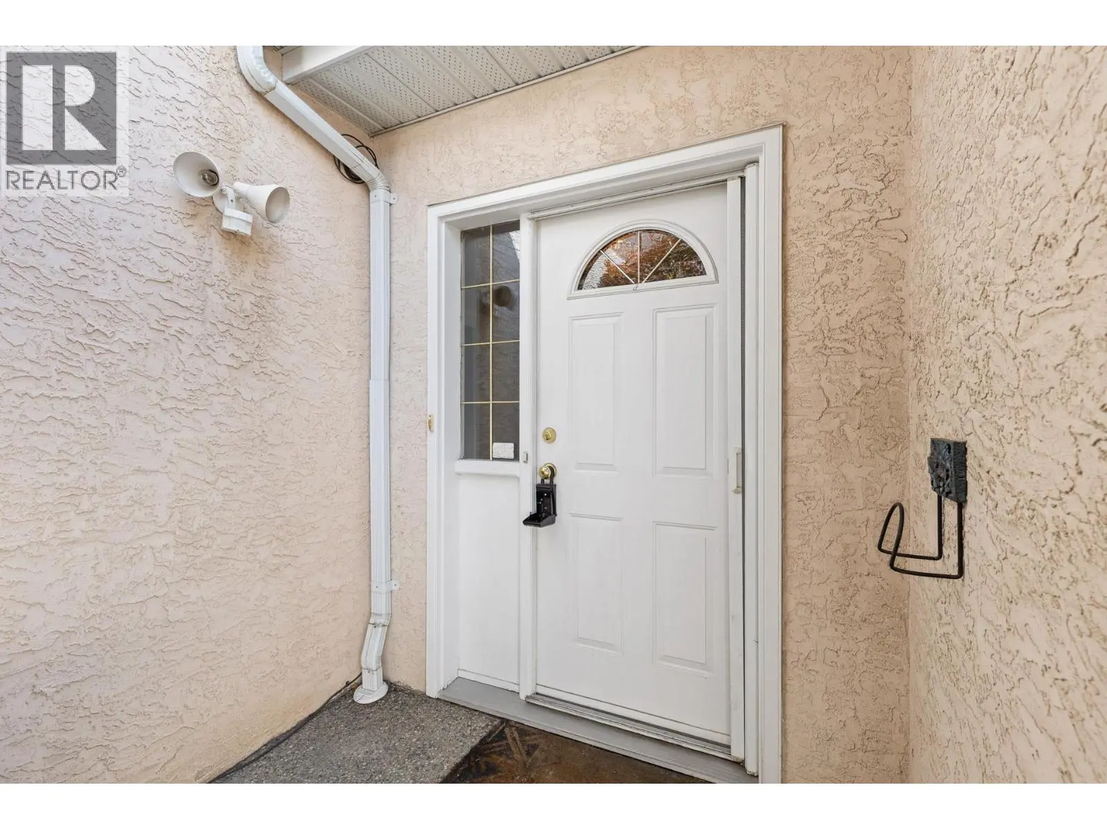 1800 Parkview Crescent Unit# 10. Kelowna, British Columbia