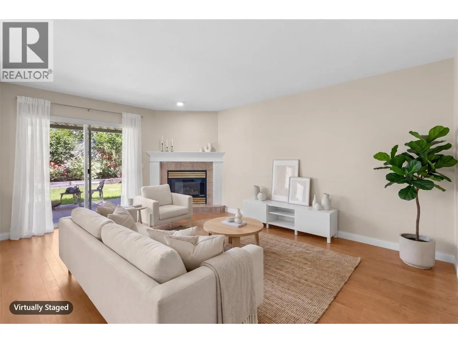 1800 Parkview Crescent Unit# 10. Kelowna, British Columbia