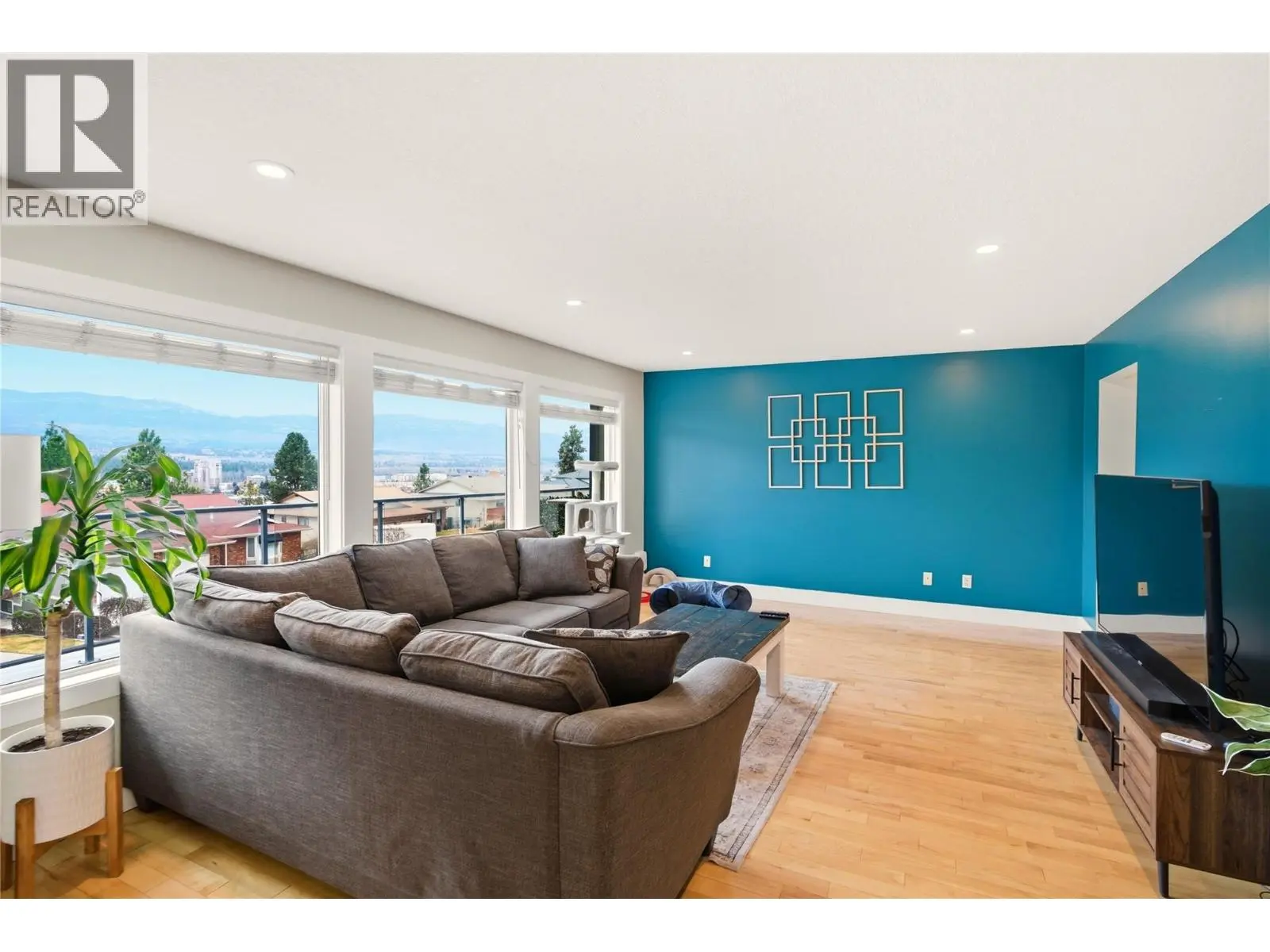 2218 Omineca Place. Kelowna, British Columbia
