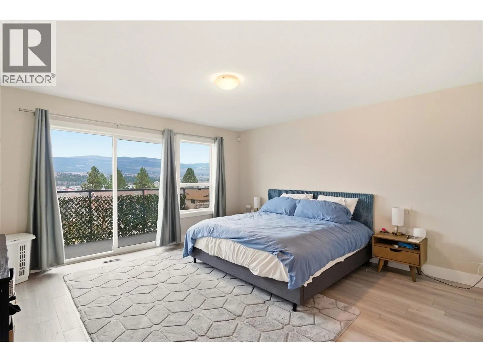 2218 Omineca Place. Kelowna, British Columbia