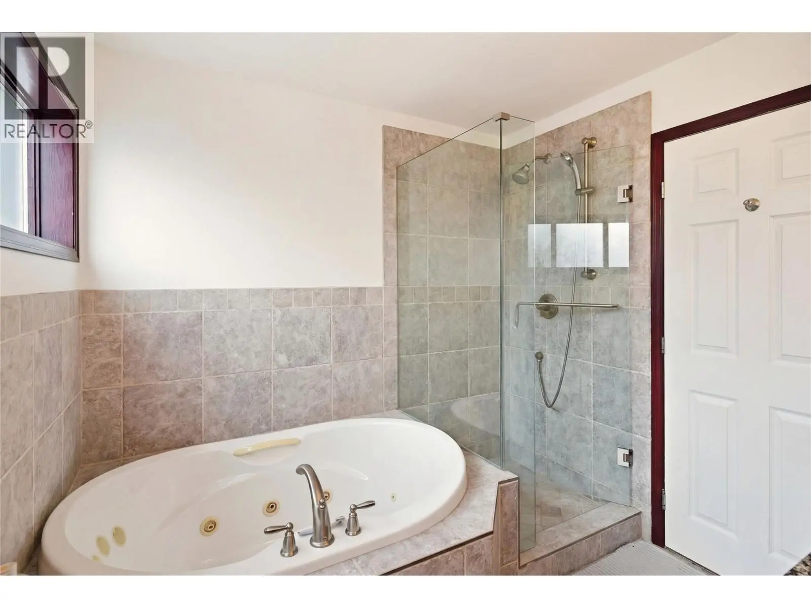 2218 Omineca Place. Kelowna, British Columbia