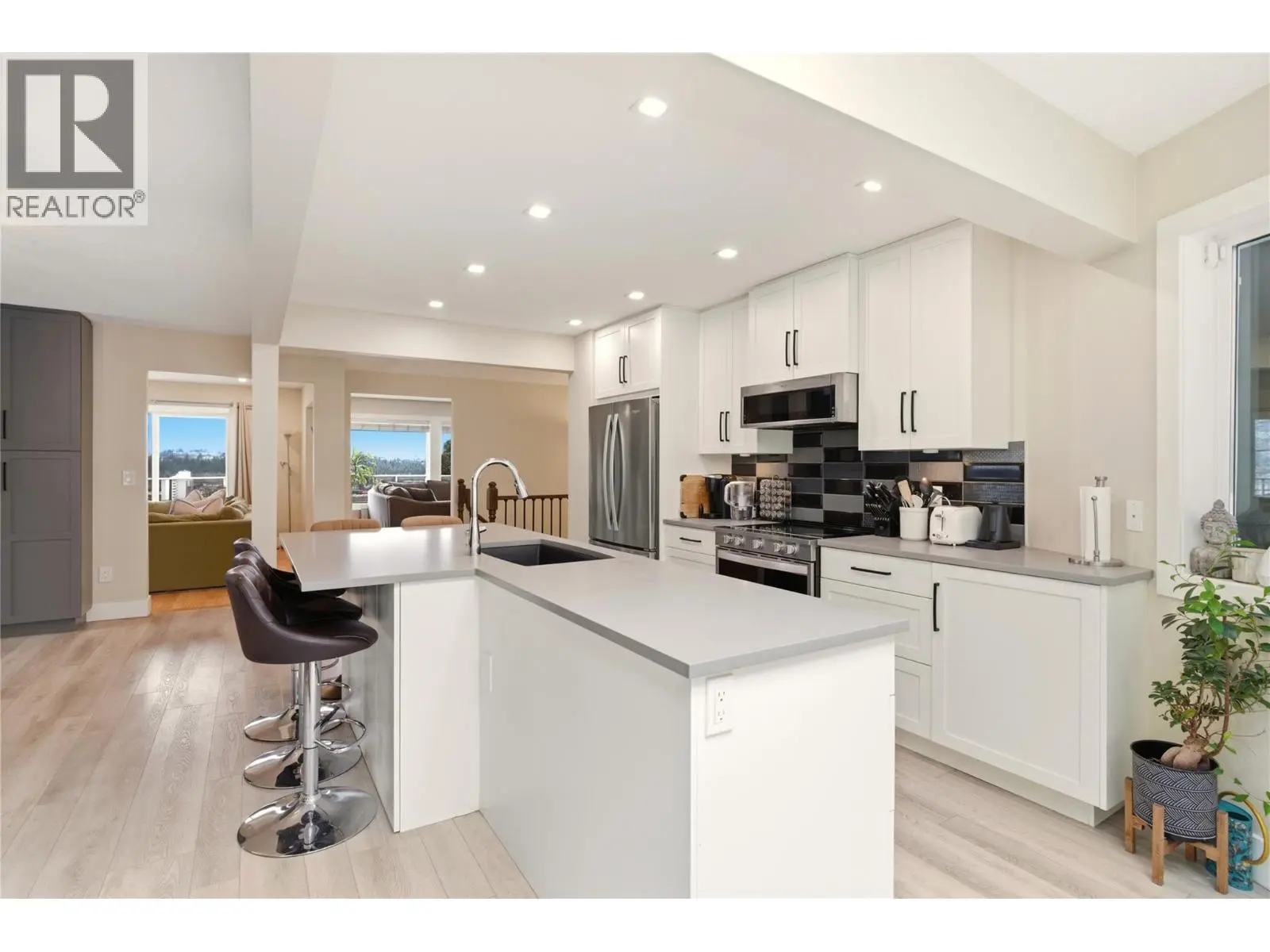 2218 Omineca Place. Kelowna, British Columbia