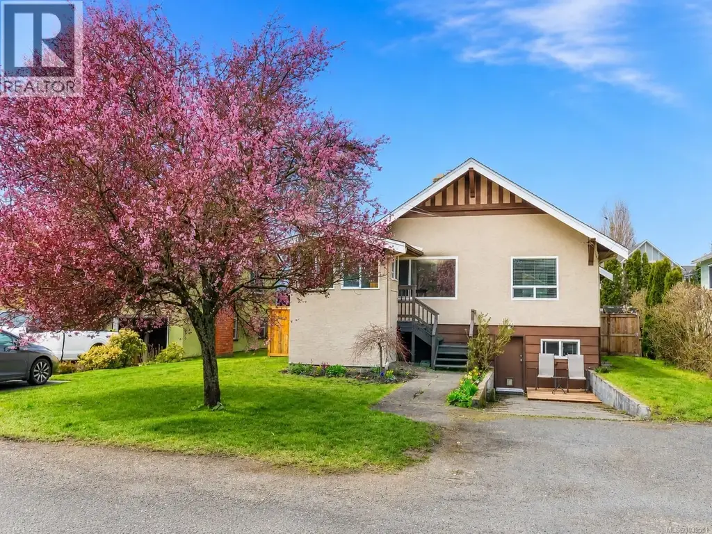 3074 Earl Grey St, Saanich