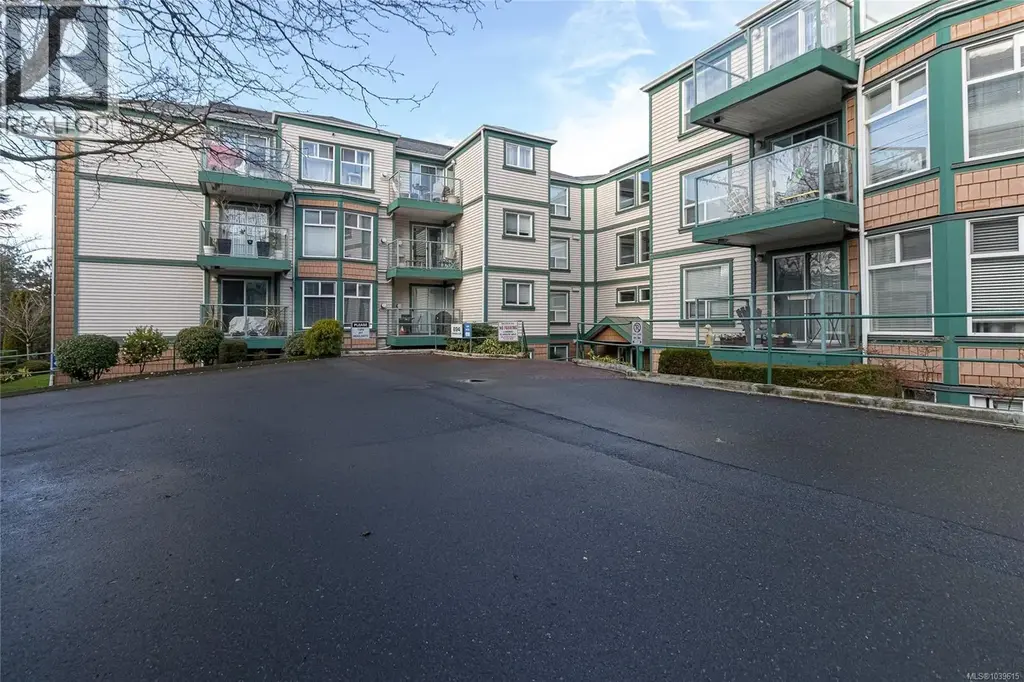 212 894 Vernon Ave, Saanich