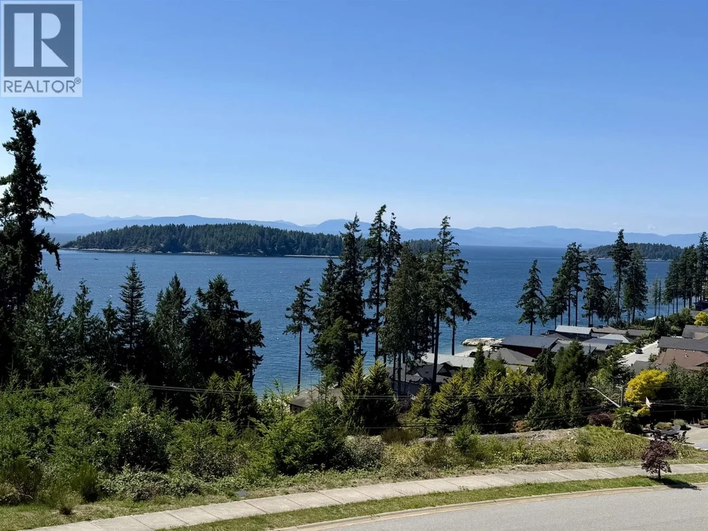 5962-5964 Barnacle Street, Sechelt