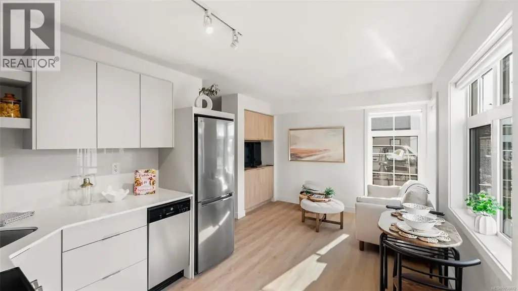 2304 4201 Tyndall Ave, Saanich