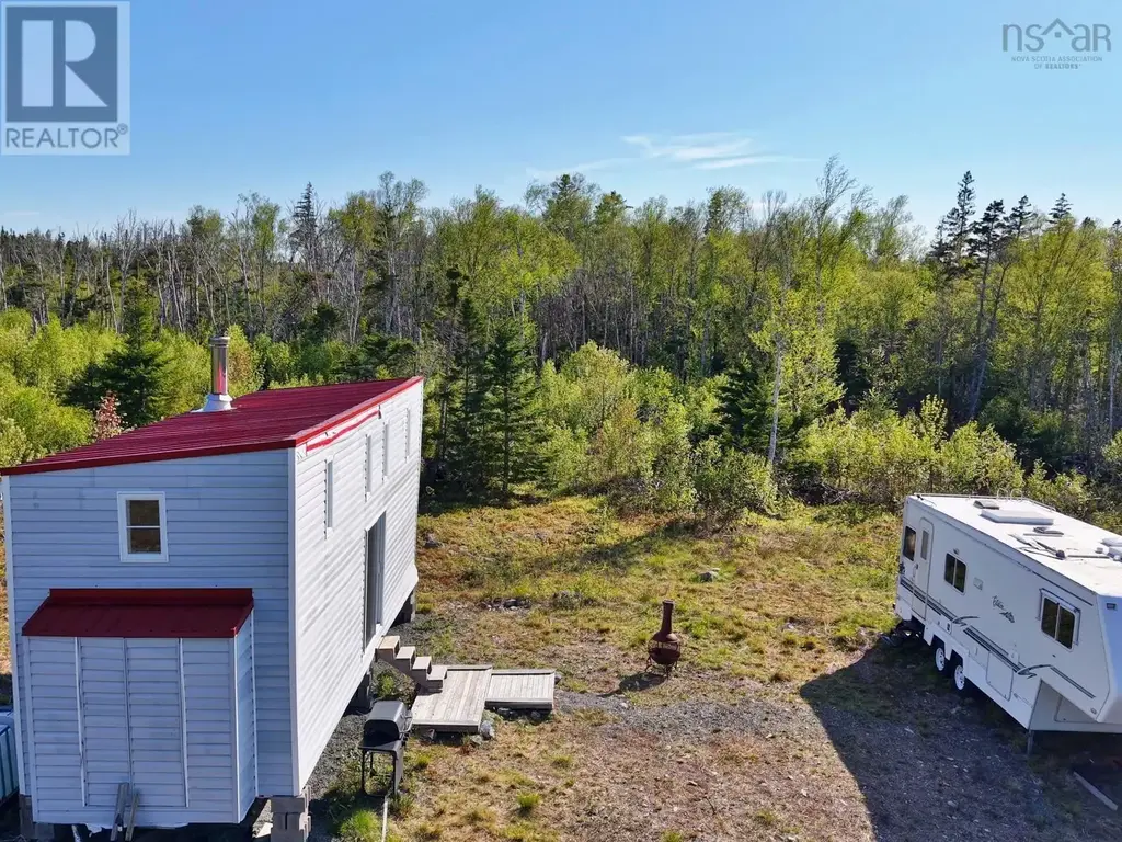 9054 East Bay Highway, Middle Cape