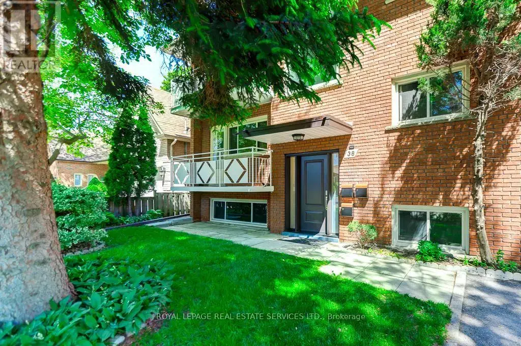 38 Jellicoe Avenue, Toronto (Alderwood)