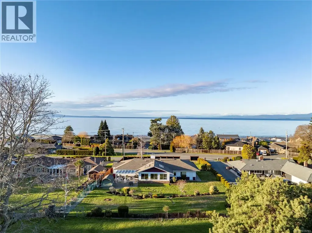 260 Elizabeth Ave, Qualicum Beach