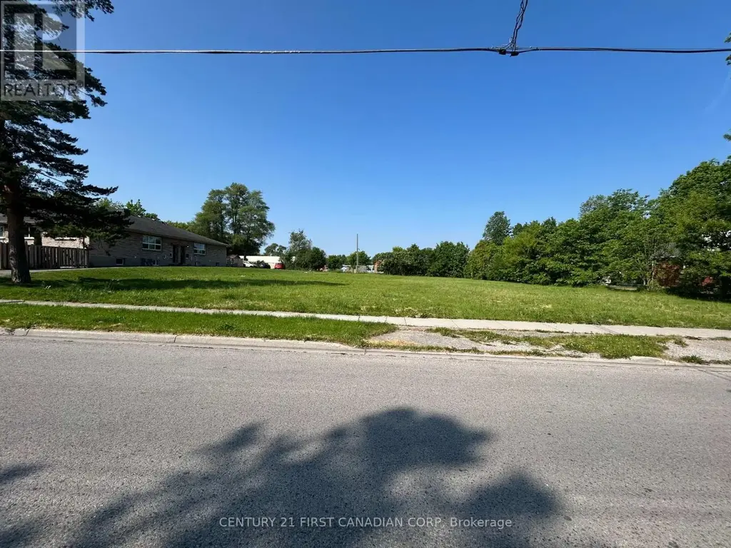 225 Greenwood Avenue, London South (South D)