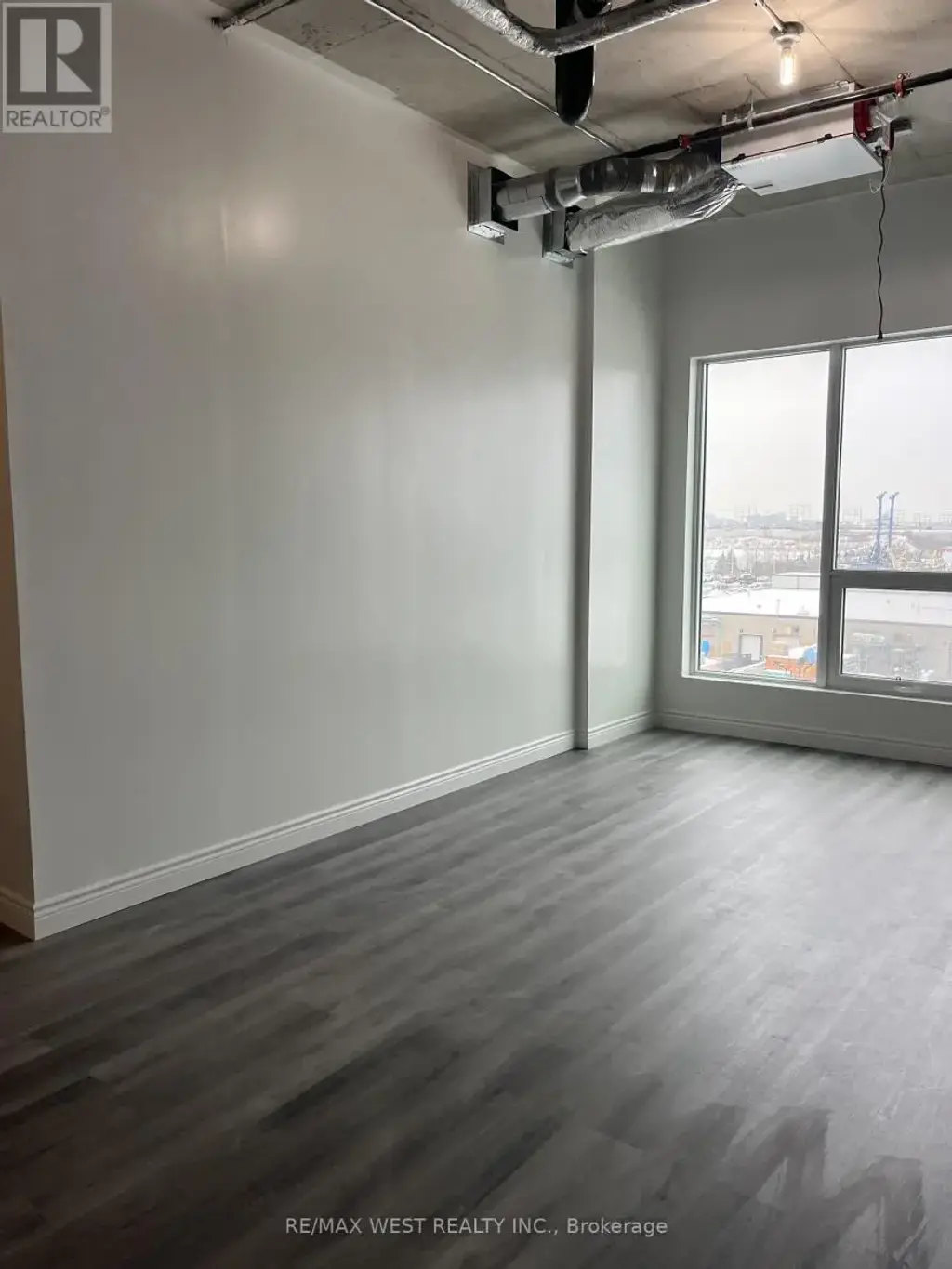 423 - 600 Dixon Road, Toronto (West Humber-Clairville)