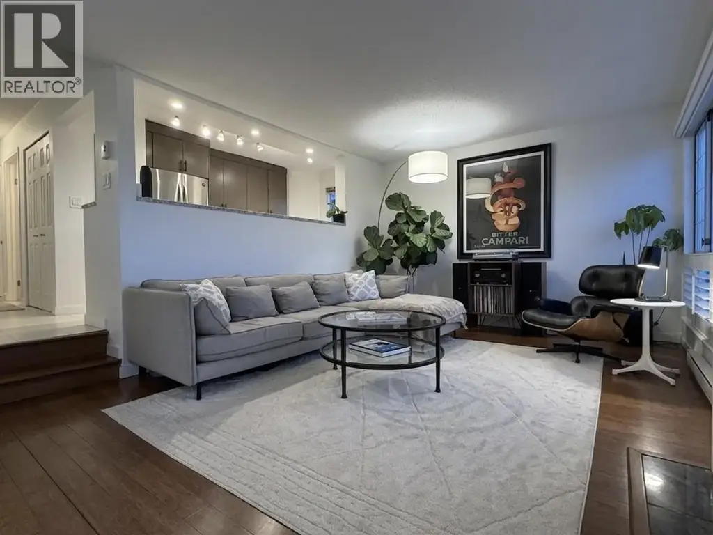 202 2440 Haywood Avenue, West Vancouver