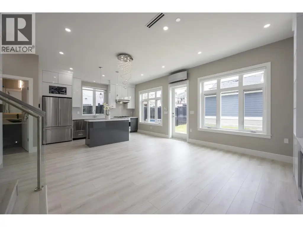 2 5808 Lanark Street, Vancouver