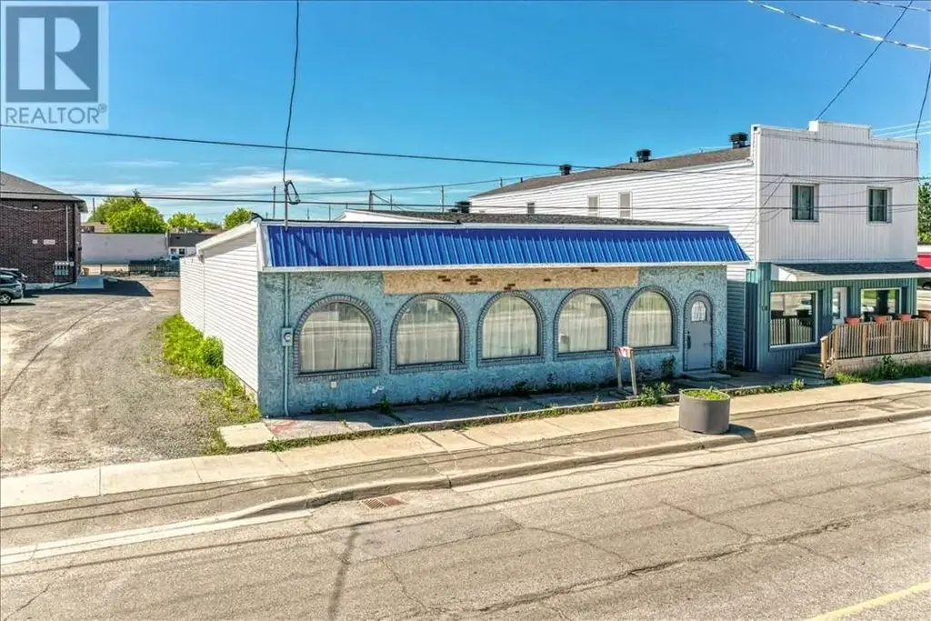 12 Main Street E, Chelmsford