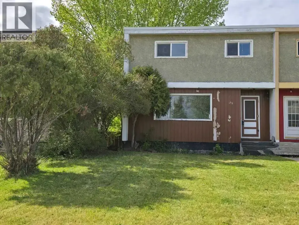 9521 89 Avenue, Peace River