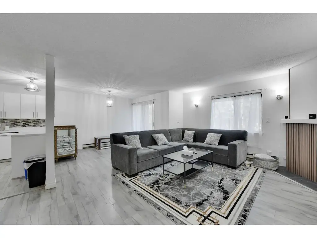 203 7064 133b Street, Surrey