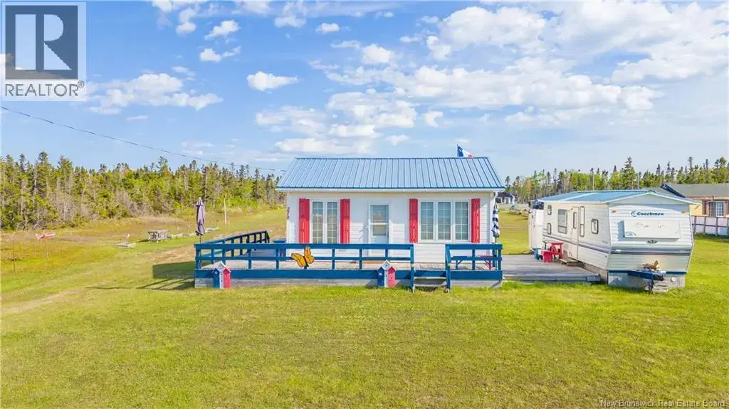 270 Des Chalets Road, Maisonnette