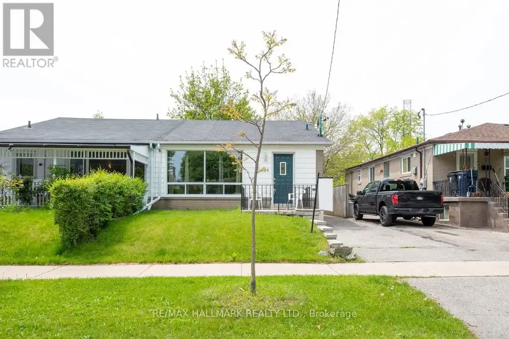 152 Santamonica Boulevard, Toronto (Clairlea-Birchmount)