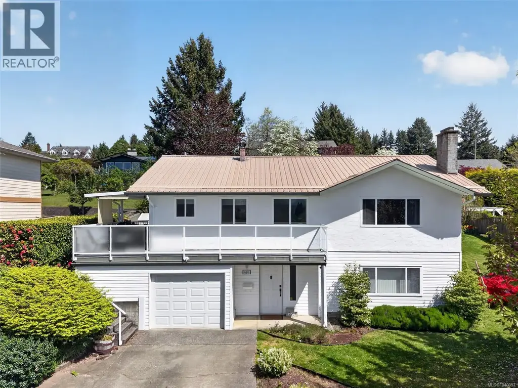 680 View Ave, Courtenay