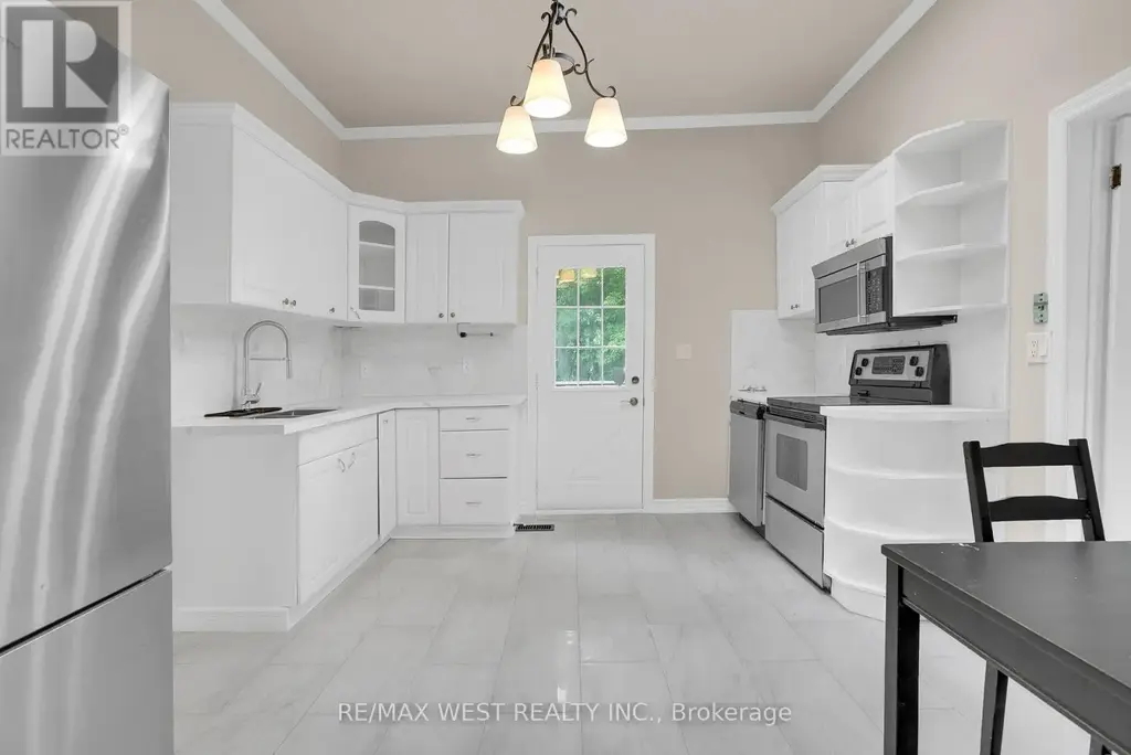 19015 Dufferin Street, King