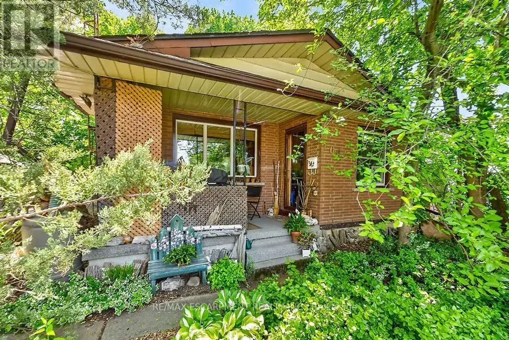 104 Teal Avenue, Hamilton (Stoney Creek)