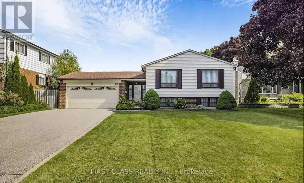 14 Pringle Avenue, Markham (Markham Village)