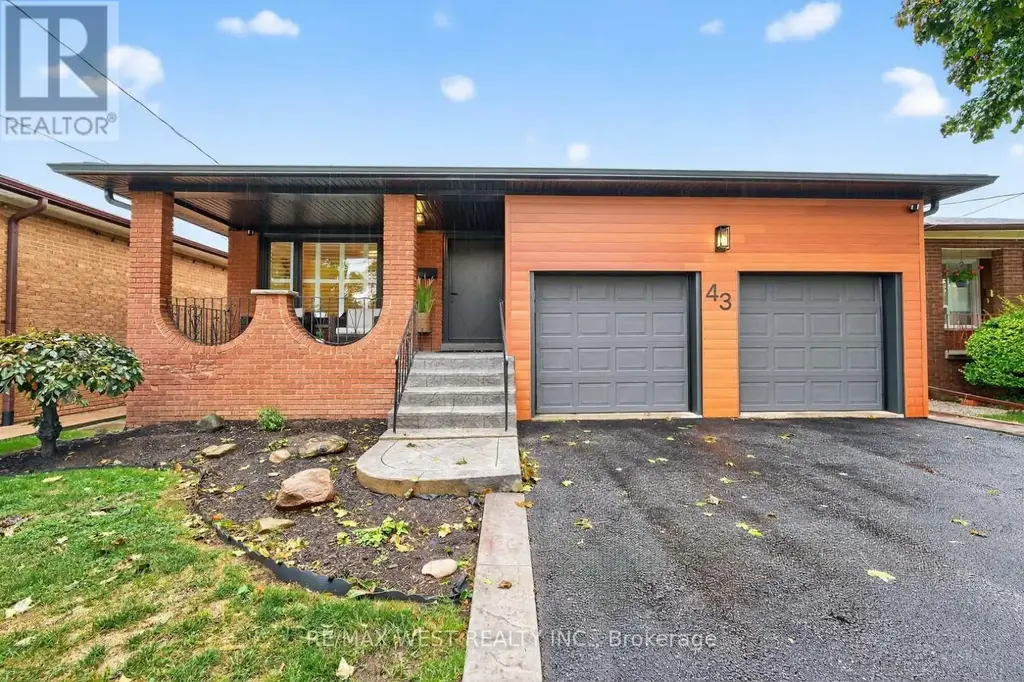 43 St Georges Boulevard, Toronto (Kingsview Village-The Westway)