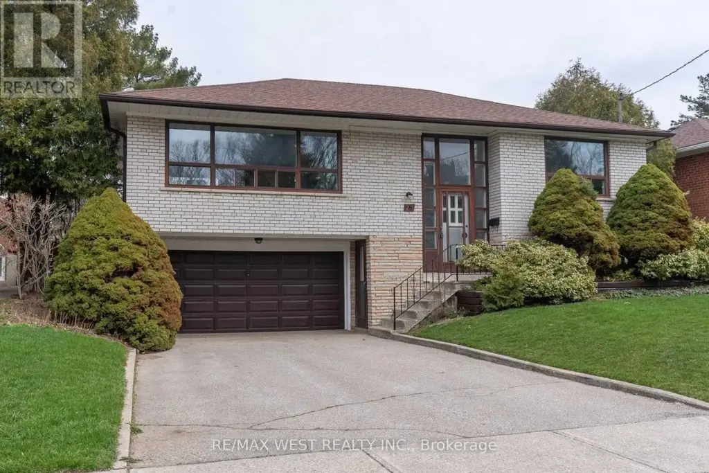 29 Fulwell Crescent, Toronto (York University Heights)