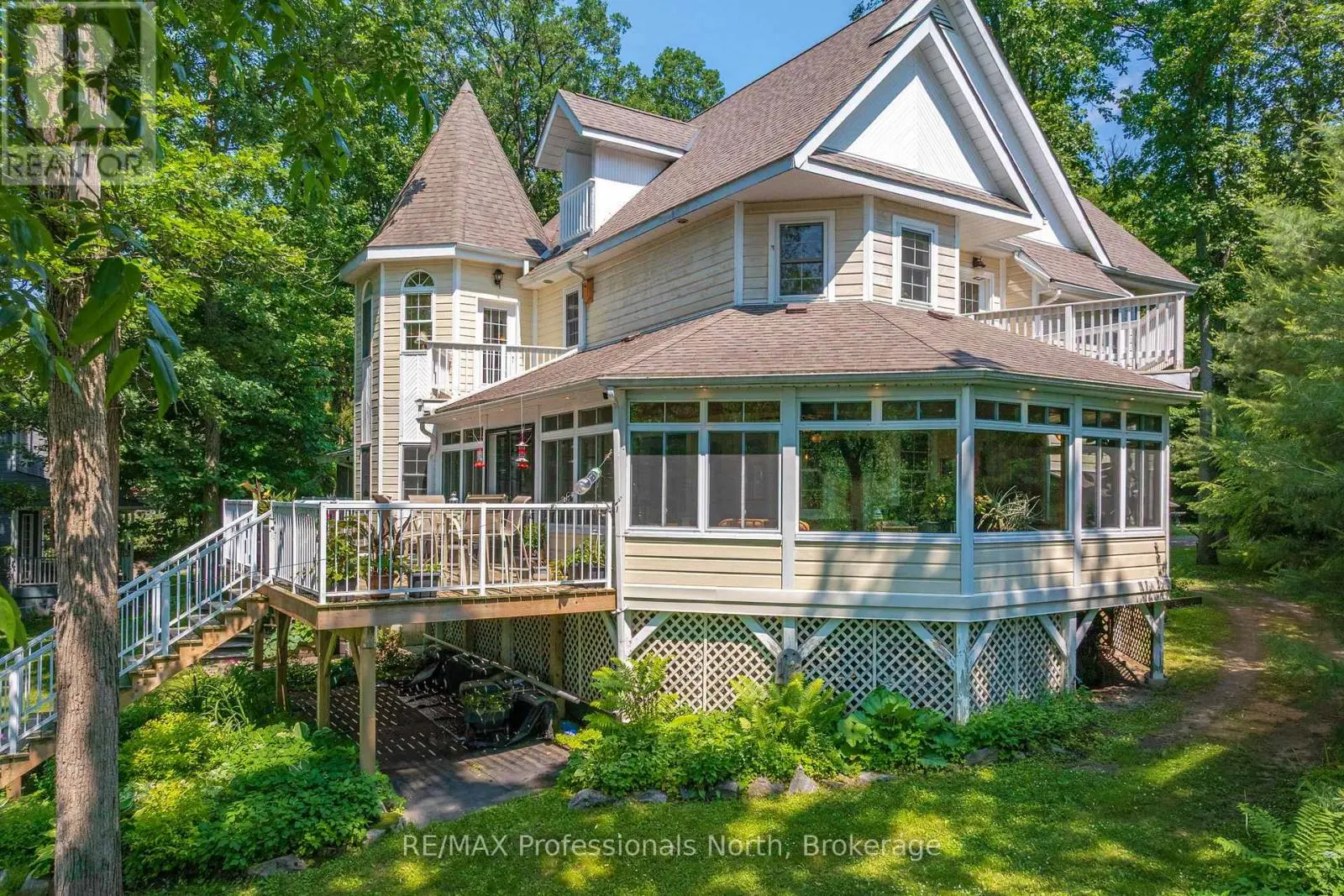 22 Knowles Crescent E, Seguin