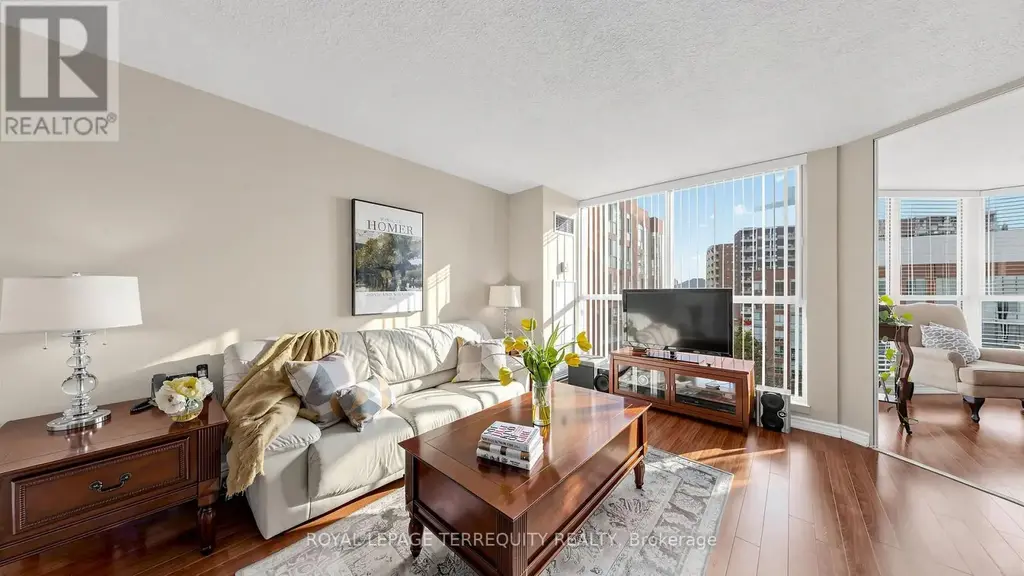 833 - 22 Southport Street, Toronto (High Park-Swansea)