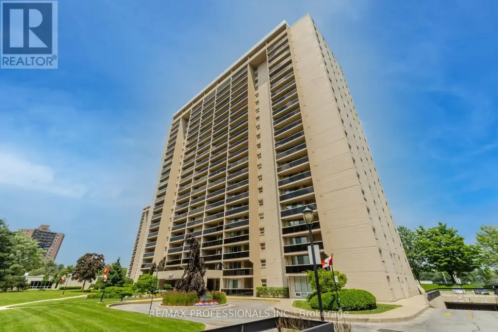 705 - 299 Mill Road, Toronto (Markland Wood)