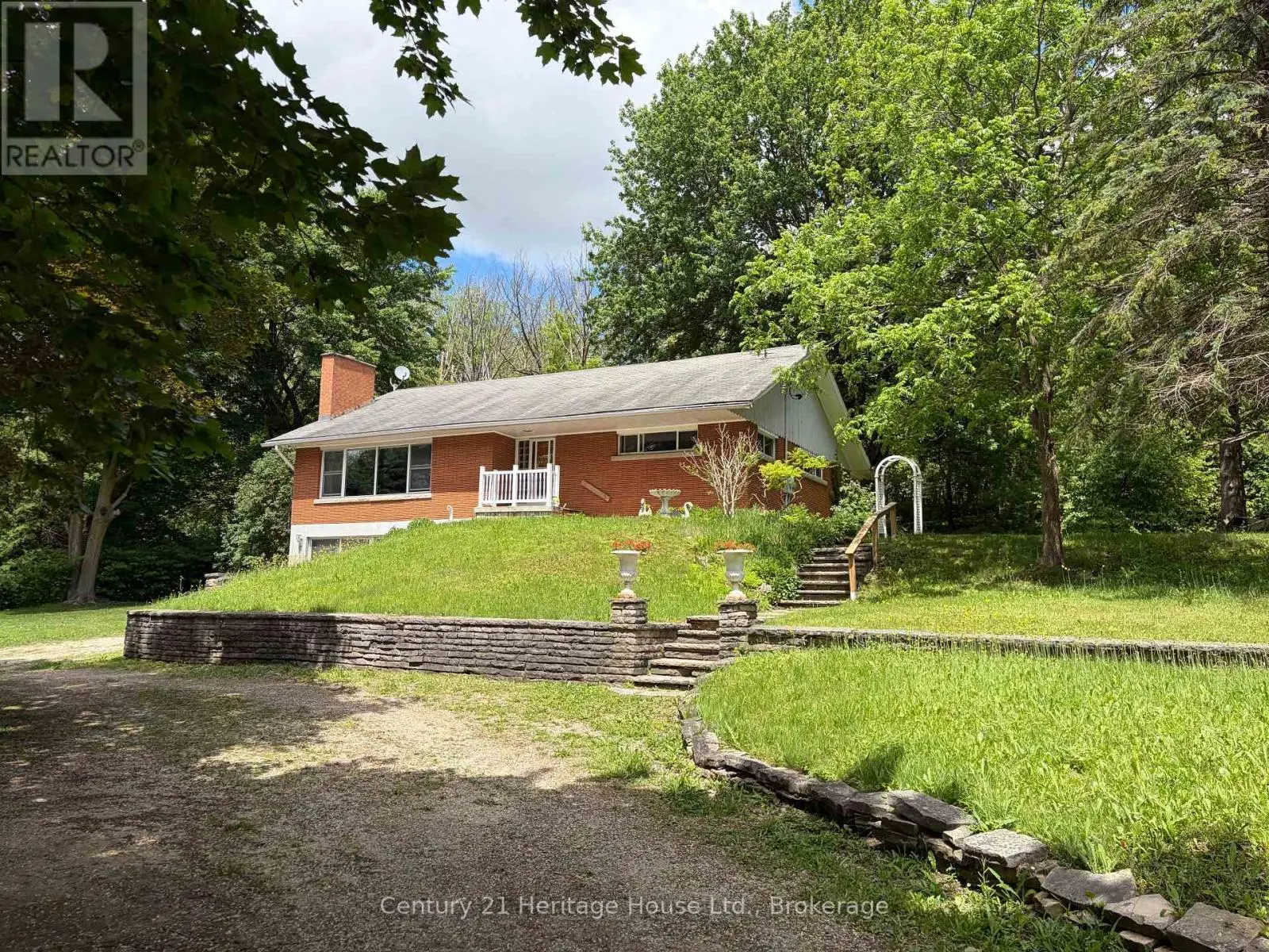 252 Durham Road W, West Grey