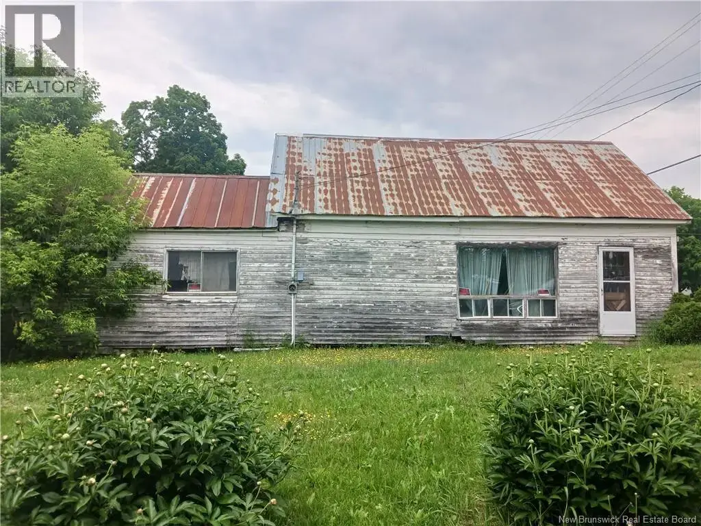 827 Central St., Centreville