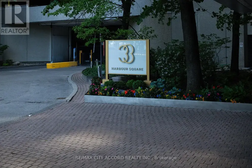 2018 - 33 Harbour Square, Toronto (Waterfront Communities)