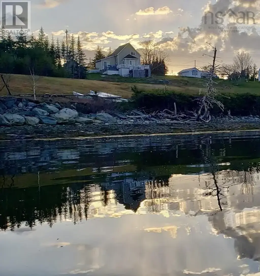 5034 Highway 7, Liscomb
